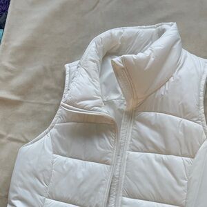 CALIA by Carrie Underwood Cream Puffer Vest